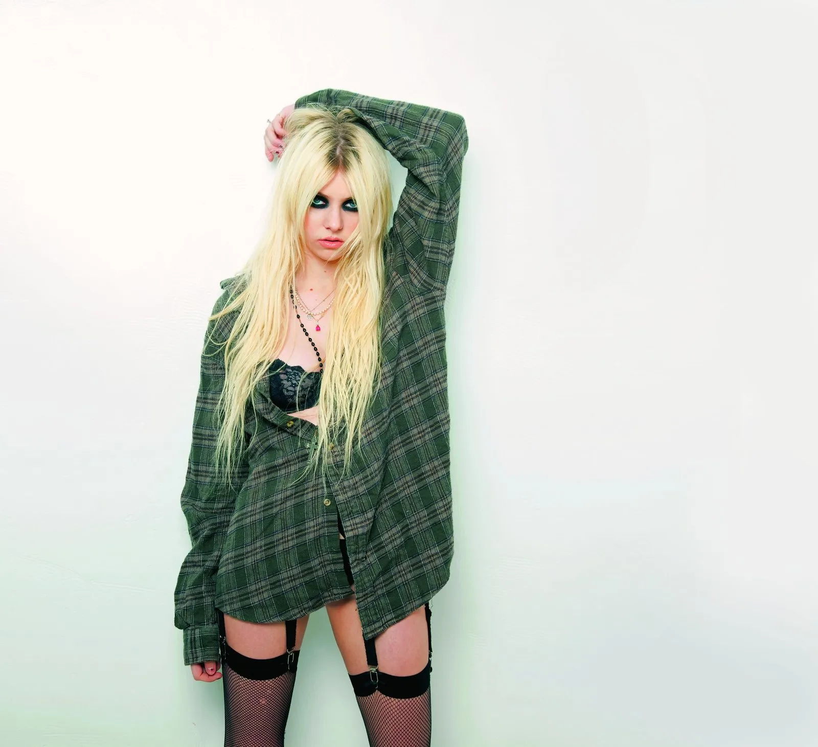 Taylor Momsen: The Potty-Mouthed Teenager From Gossip Girl Brings the Rock