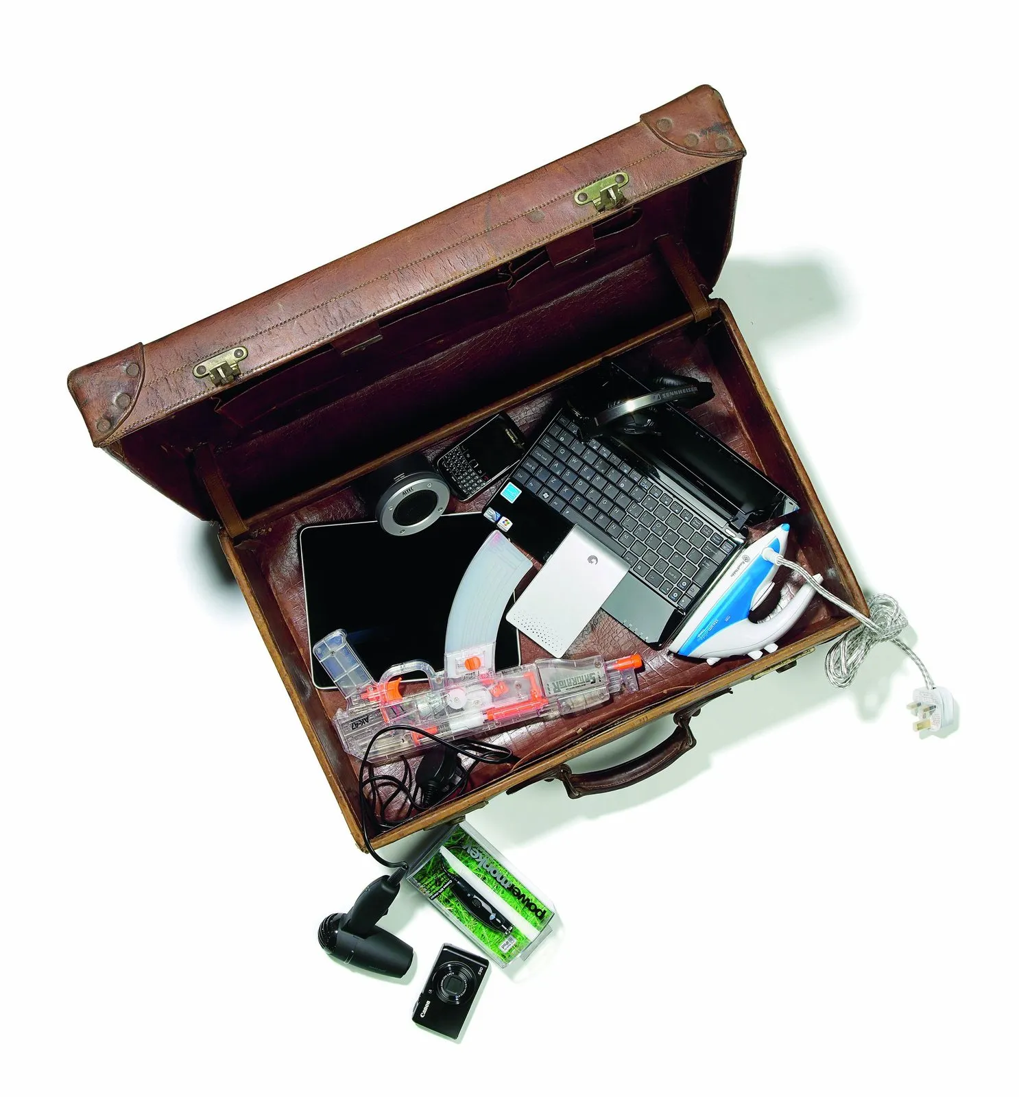 Smart Tech: When They X-Ray Your Luggage, This Is What You Want Them to Find