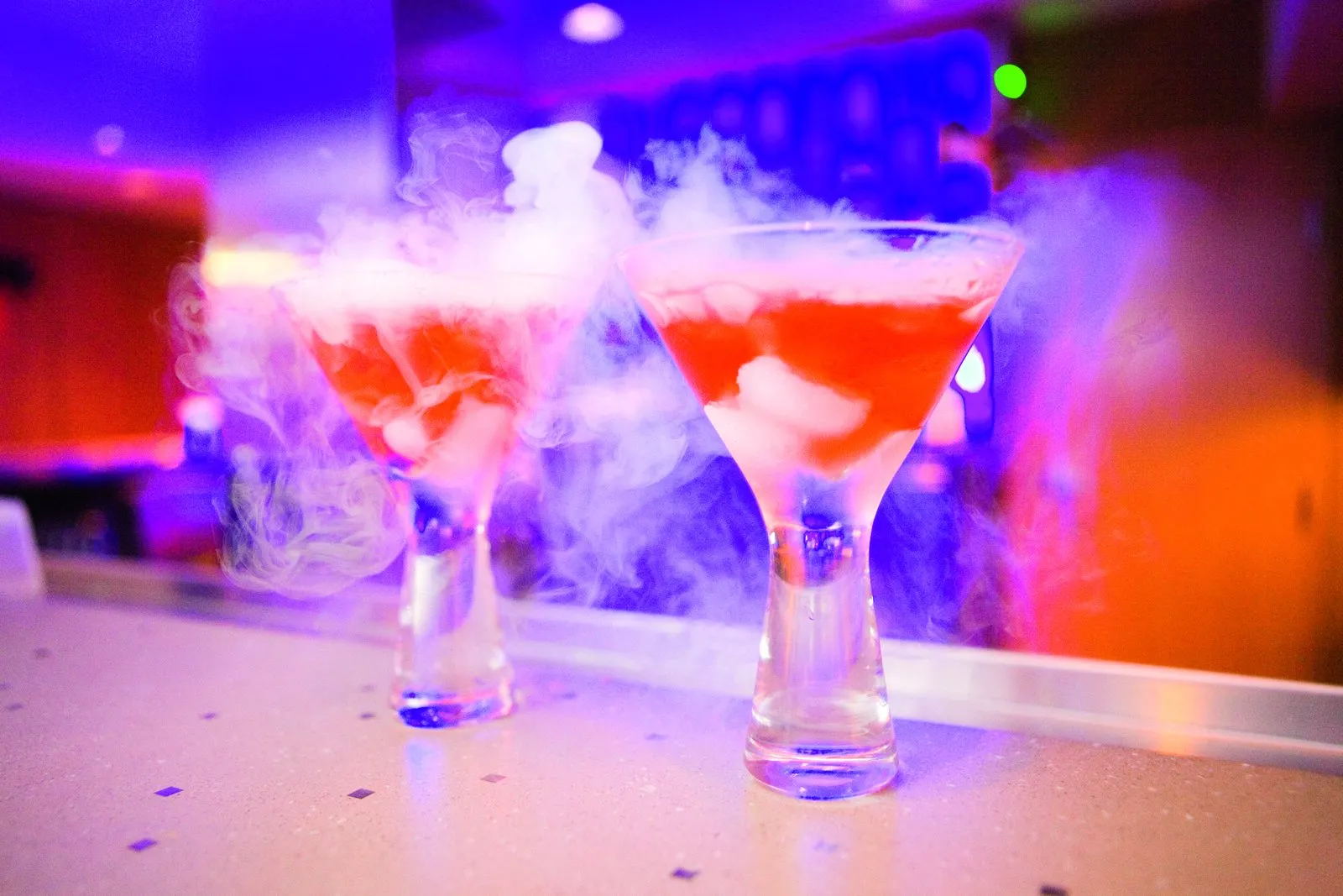 When to shake and when to stir the cocktail?