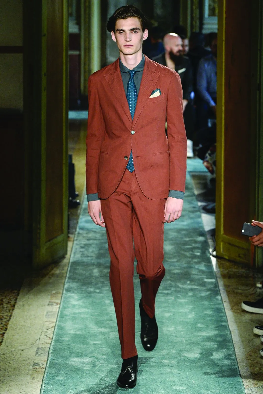 Keeping with the trendy times: Spring-Summer looks