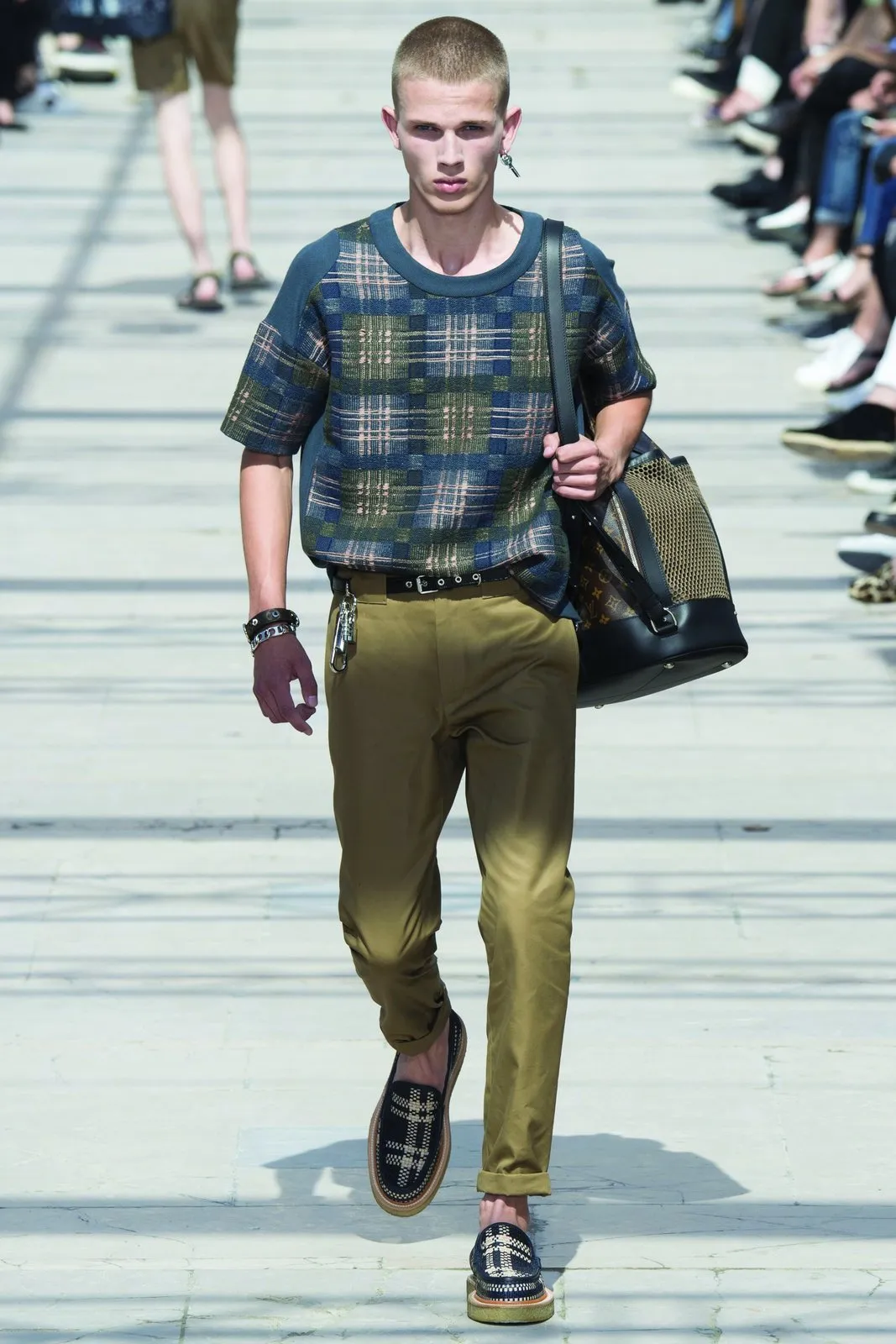 Keeping with the trendy times: Spring-Summer looks