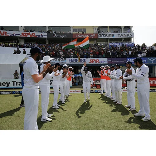 Star of Indian cricket Virat Kohli gets felicitated for the 100th test match, wife Anushka Sharma joins virat kohli