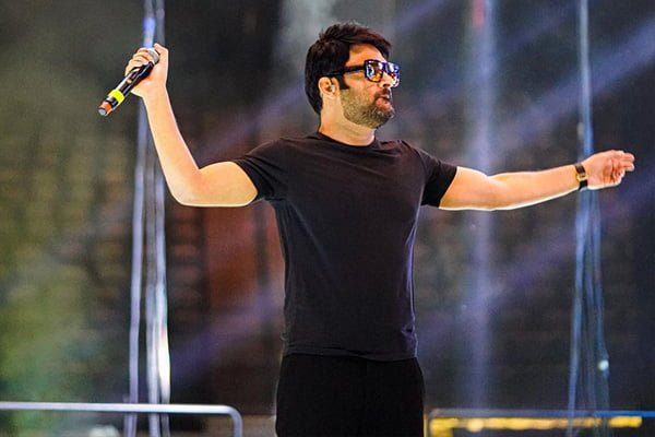 Kapil Sharma Show: Viral Selfie With Canada Police, Checkout Fans Reaction Kapil Sharma Show