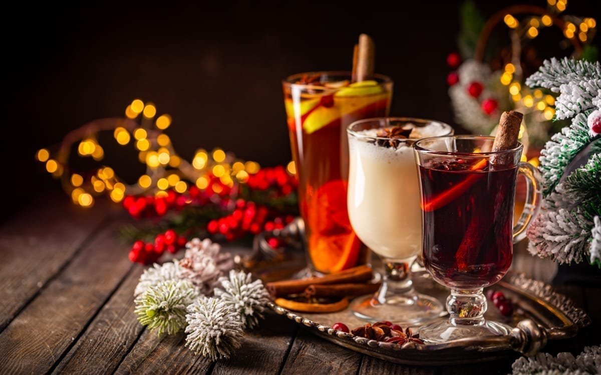 These Winter Cocktails Recipes Will Turn Up This Holiday Party Season